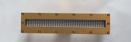 印刷機構包含印版滾筒、壓印滾筒和離合壓裝置